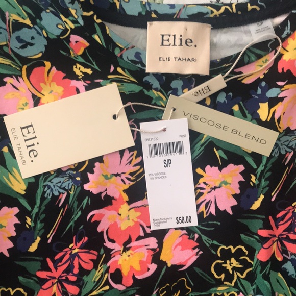 Elie Tahari Short Sleeve Flower Top Size Small NWT. - Picture 3 of 5